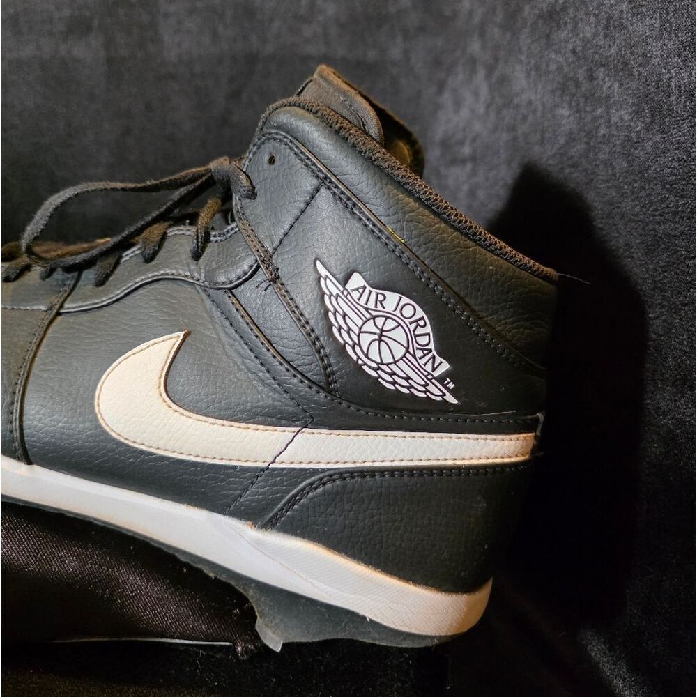 Nike Black and White Men's Cleats - Picture 3 of 9